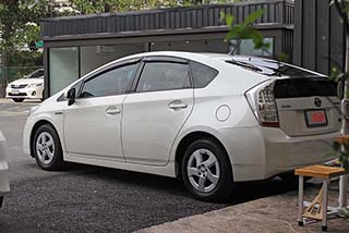 รับซื้อรถยนต์ Toyota Prius ขายรถยนต์มือสอง Toyota Prius